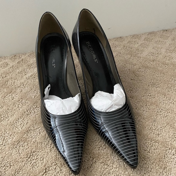 Vintage black striped BCBG pointy toe pump - Picture 3 of 4